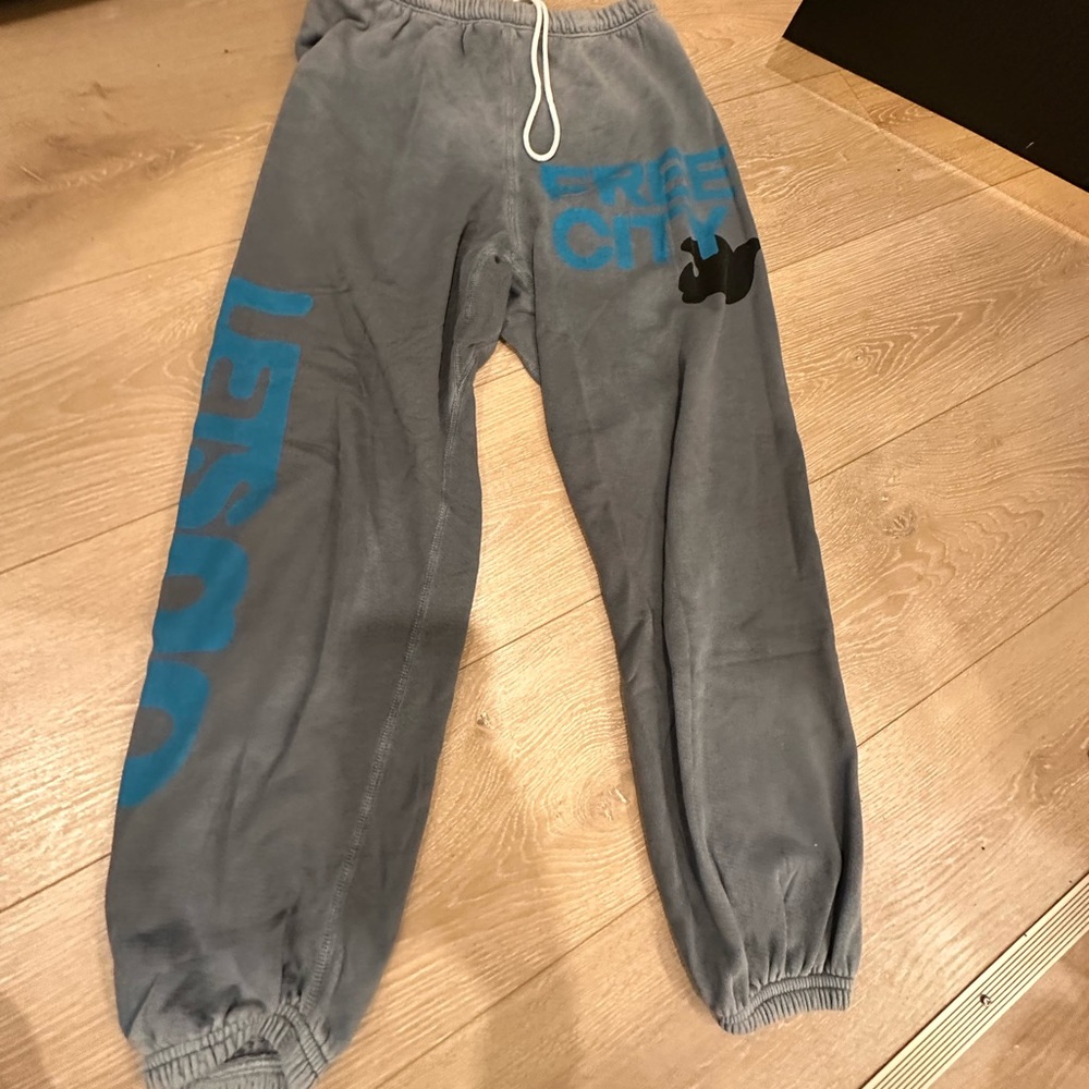 Grey free city sweatpants